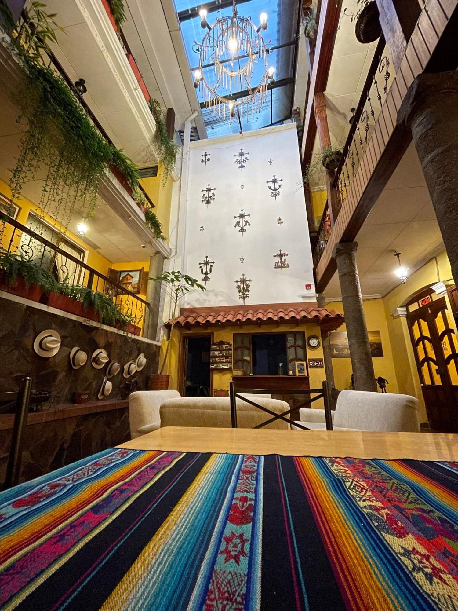 Albergue Mía Leticia Quito Exterior foto